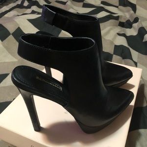 Too fly black heels with heel out